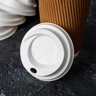 Cawan Kopi dengan Tudung